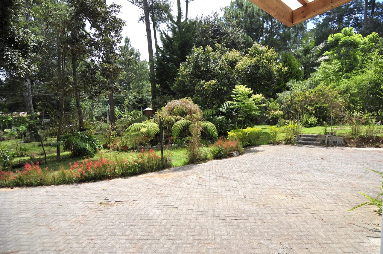 Casa Contemporánea de 2 Niveles con Piscina en Sacatepéquez — foto 2 de 17
