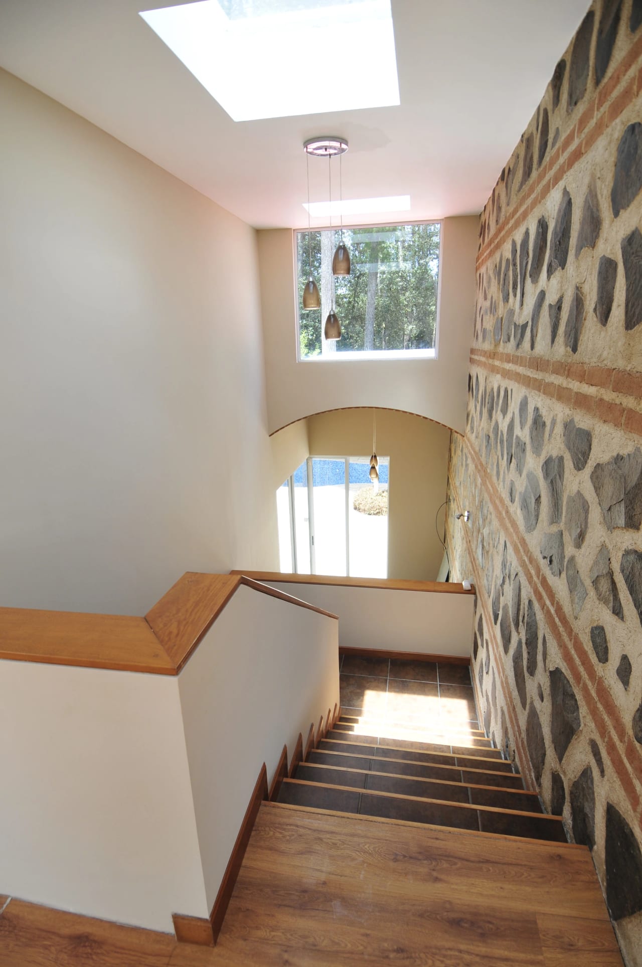 Casa Contemporánea de 2 Niveles con Piscina en Sacatepéquez — foto 11 de 17