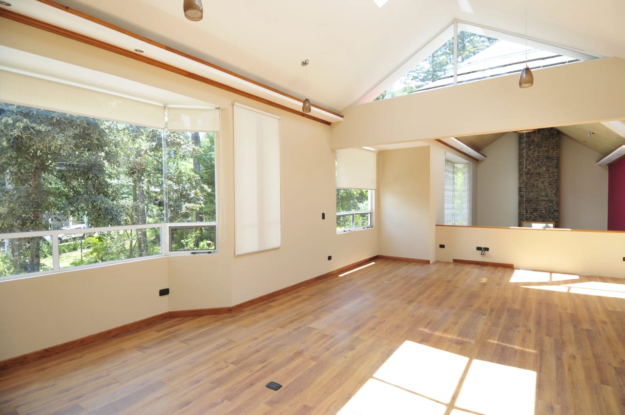 Casa Contemporánea de 2 Niveles con Piscina en Sacatepéquez — foto 12 de 17