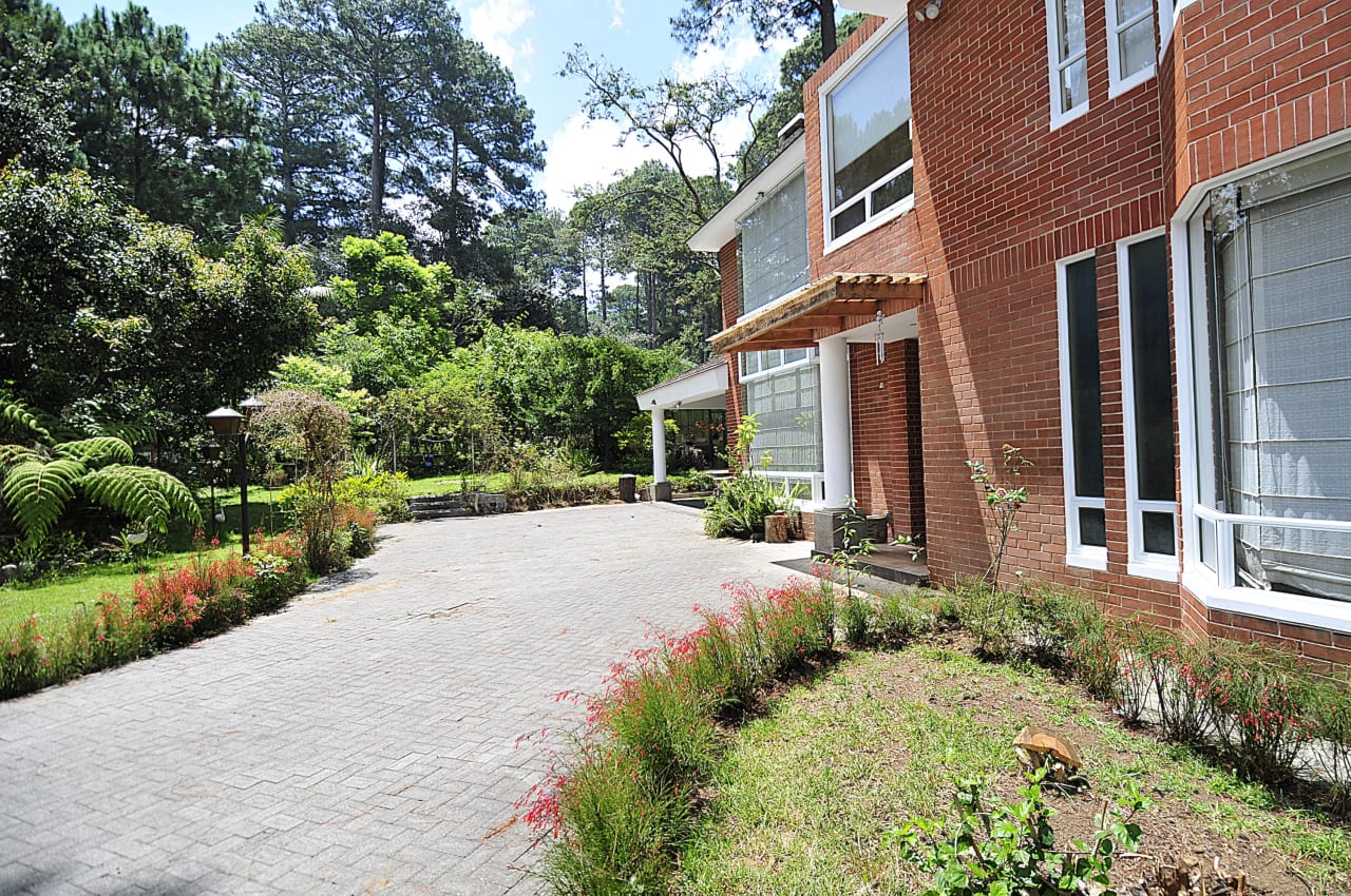 Casa Contemporánea de 2 Niveles con Piscina en Sacatepéquez — foto 16 de 17